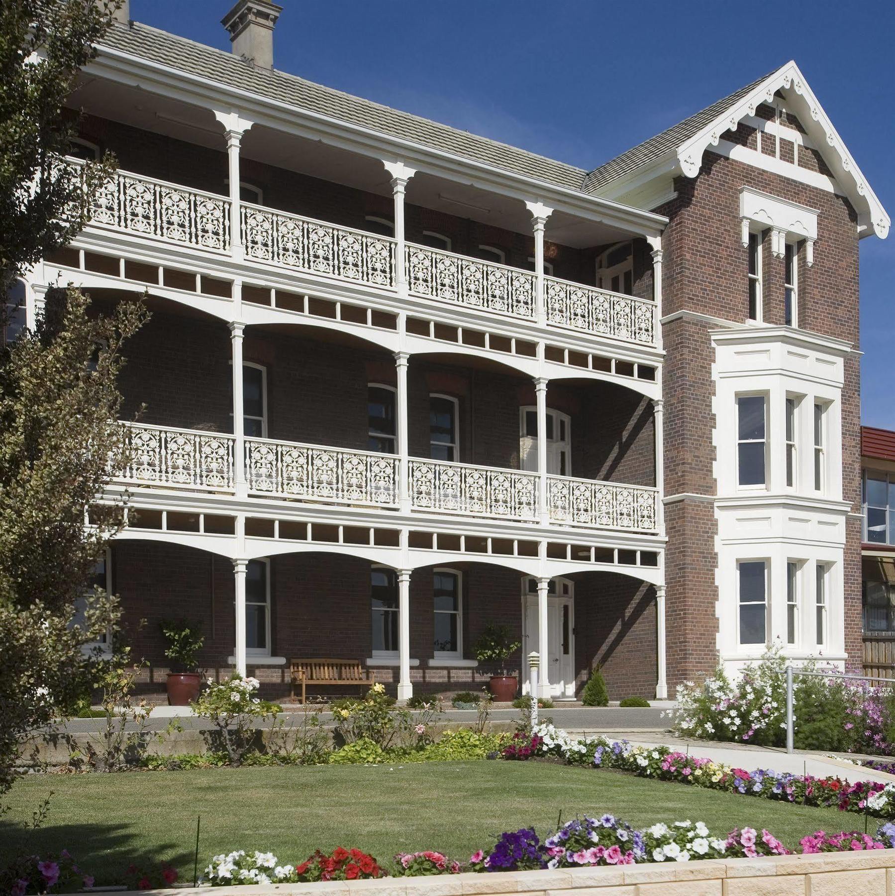 Auldington Hotel ロンセストン エクステリア 写真